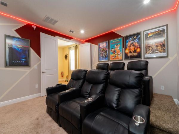 Beautiful 6 Bedroom Home with Game Room