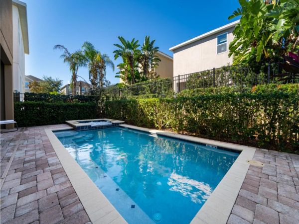 Beautiful 6 Bedroom Home with Game Room