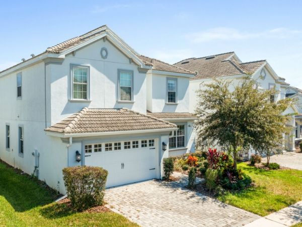 Gorgeous 6 Bedroom Home with Private & Communal Pools