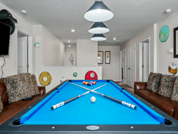 Great 8 Bedroom Family Home with Pool/Spa Only 12 Mi to Disney World
