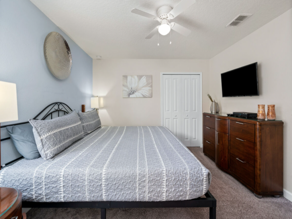 Great 8 Bedroom Family Home with Pool/Spa Only 12 Mi to Disney World