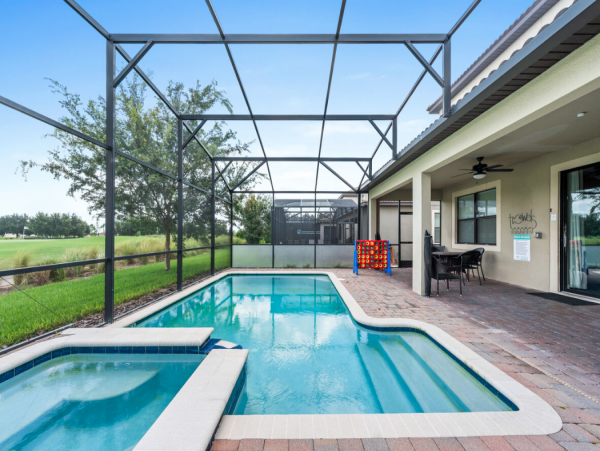Great 8 Bedroom Family Home with Pool/Spa Only 12 Mi to Disney World