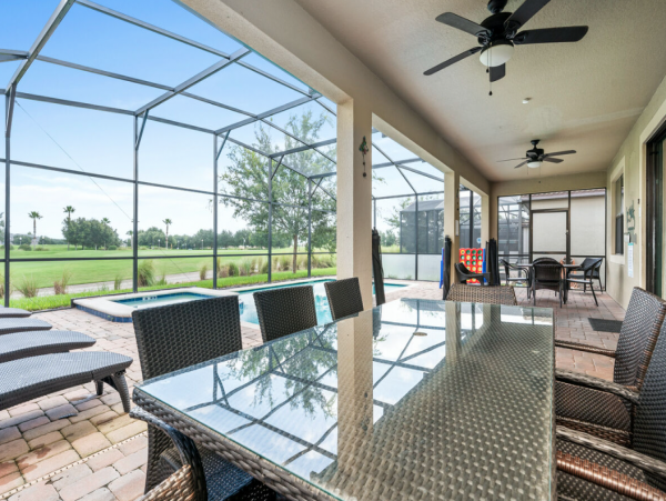 Great 8 Bedroom Family Home with Pool/Spa Only 12 Mi to Disney World