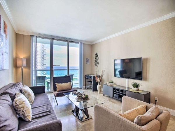 Unwind in Paradise Premier Vacation Rental in Hollywood
