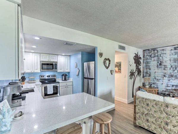 Lovely One Bedroom Condo in Fort Pierce Steps from Beach