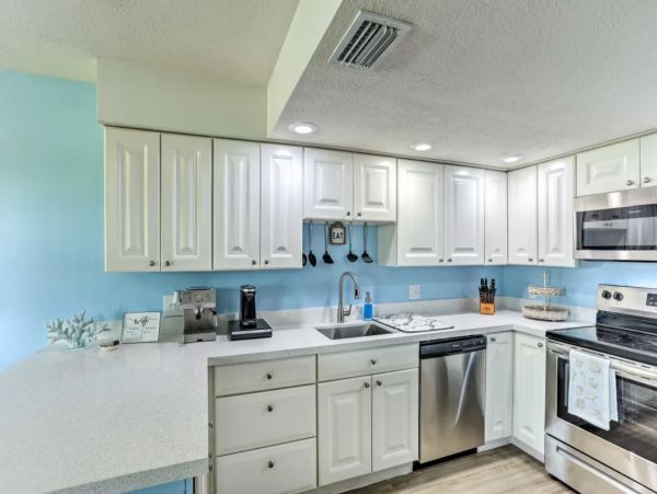 Lovely One Bedroom Condo in Fort Pierce Steps from Beach