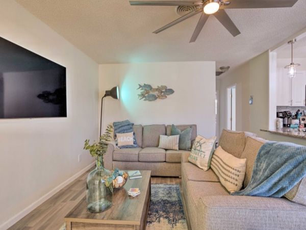 Charming 2 Bedroom Vacation Home in Jensen Beach Close to Beach