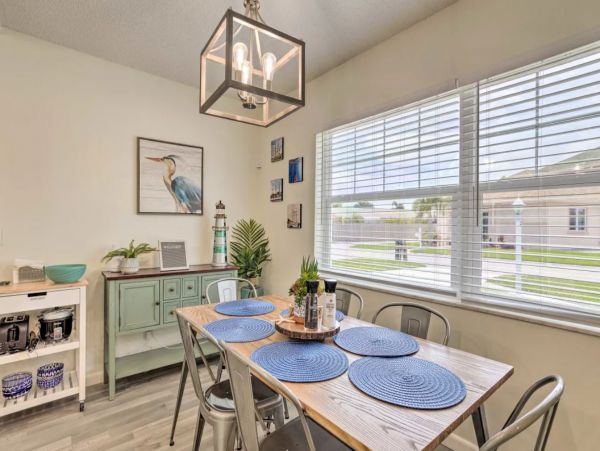 Charming 2 Bedroom Vacation Home in Jensen Beach Close to Beach