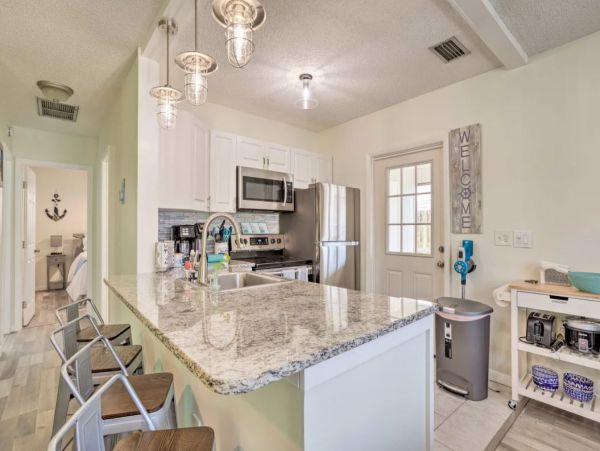 Charming 2 Bedroom Vacation Home in Jensen Beach Close to Beach