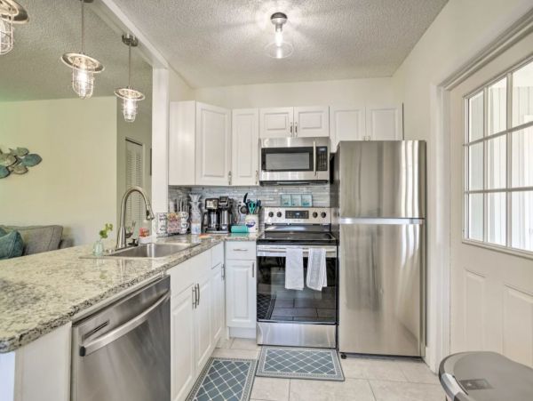 Charming 2 Bedroom Vacation Home in Jensen Beach Close to Beach