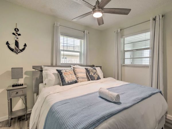 Charming 2 Bedroom Vacation Home in Jensen Beach Close to Beach
