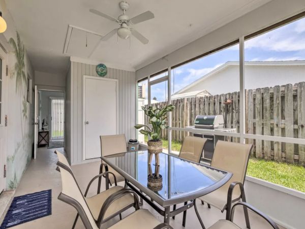 Charming 2 Bedroom Vacation Home in Jensen Beach Close to Beach