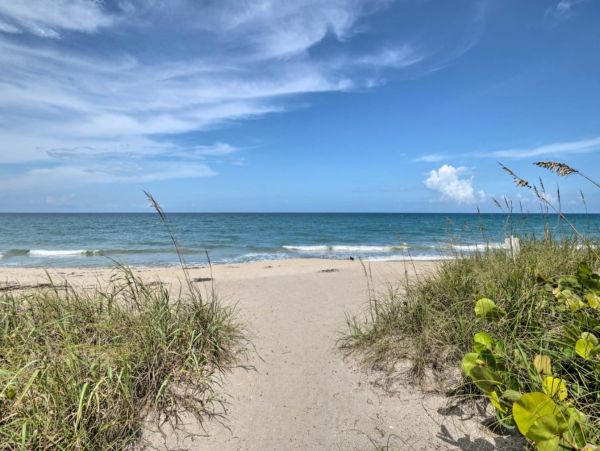 Charming 2 Bedroom Vacation Home in Jensen Beach Close to Beach