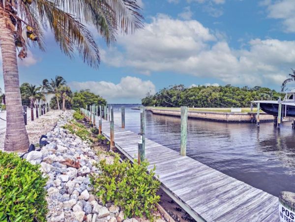 Charming 2 Bedroom Vacation Home in Jensen Beach Close to Beach