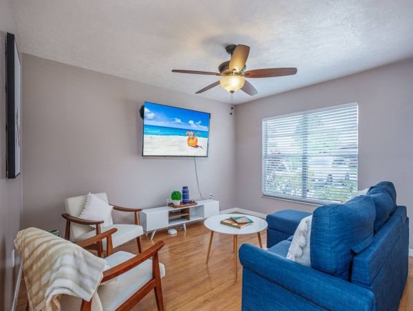 Beautiful Three Bedroom Vacation Home in Sarasota with Private Pool