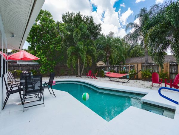 Beautiful Three Bedroom Vacation Home in Sarasota with Private Pool
