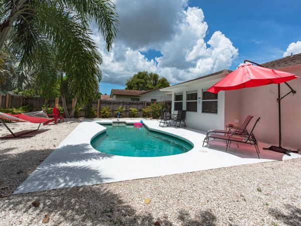Beautiful Three Bedroom Vacation Home in Sarasota with Private Pool