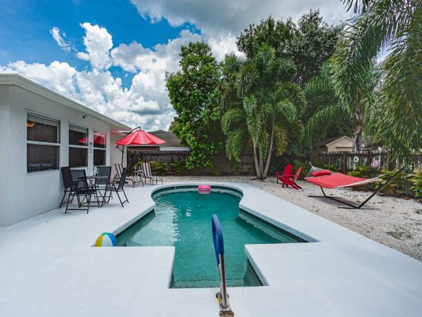 Beautiful Three Bedroom Vacation Home in Sarasota with Private Pool