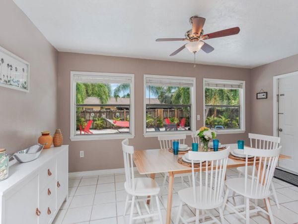 Beautiful Three Bedroom Vacation Home in Sarasota with Private Pool