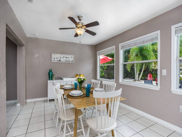 Beautiful Three Bedroom Vacation Home in Sarasota with Private Pool