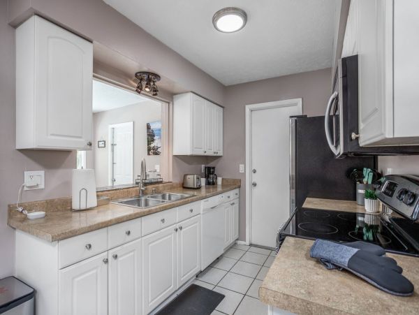 Beautiful Three Bedroom Vacation Home in Sarasota with Private Pool