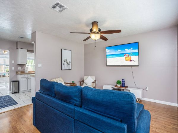 Beautiful Three Bedroom Vacation Home in Sarasota with Private Pool