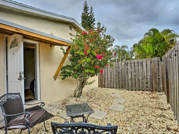 Peaceful Studio in Stuart Sleeps 2 Guests
