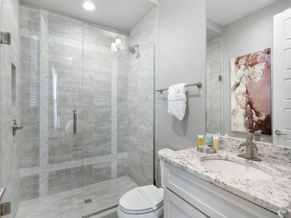 Luxury 9 Bedroom Pool Home with Movie Room