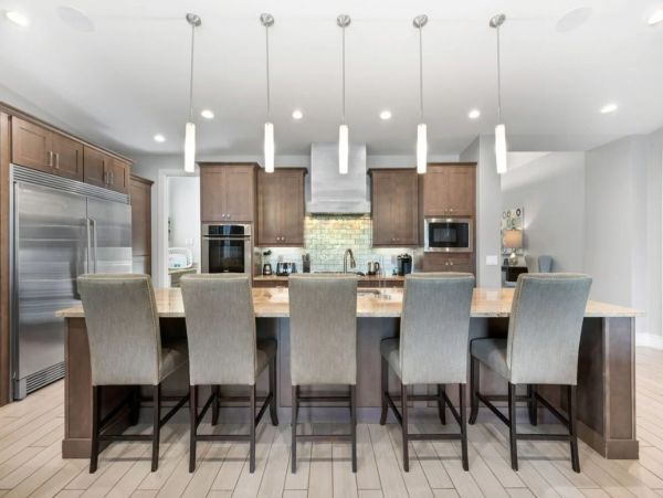 Luxury 9 Bedroom Pool Home with Movie Room