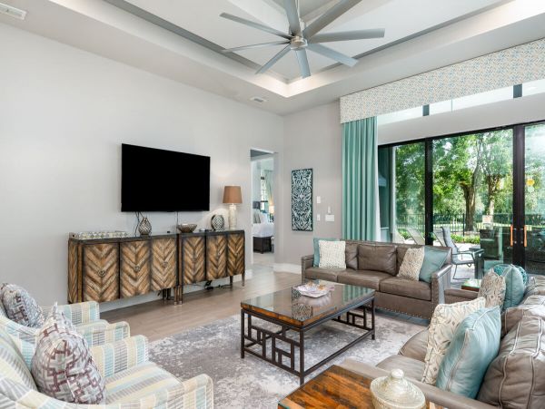 Luxury 9 Bedroom Pool Home with Movie Room