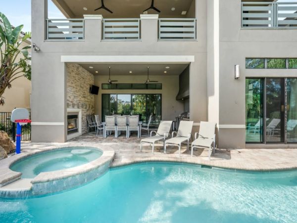Luxury 9 Bedroom Pool Home with Movie Room