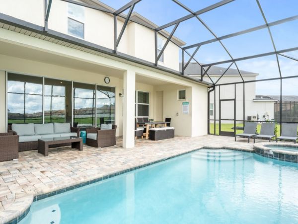 Gorgeous 9 Bedroom Home with Pool & Lagoon View