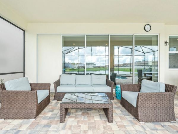Gorgeous 9 Bedroom Home with Pool & Lagoon View