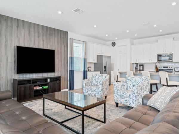 Gorgeous 9 Bedroom Home with Pool & Lagoon View