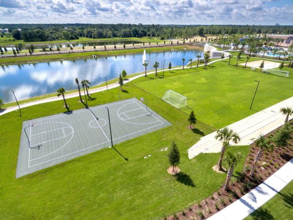 Gorgeous 9 Bedroom Home with Pool & Lagoon View
