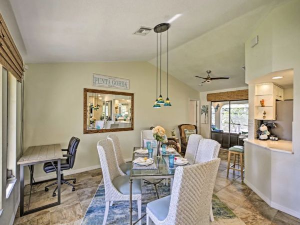 Canalfront 3 Bedroom Vacation Pool Home Sleeps 8 Guests