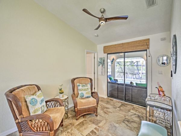 Canalfront 3 Bedroom Vacation Pool Home Sleeps 8 Guests