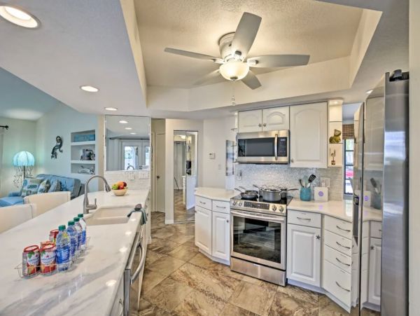 Canalfront 3 Bedroom Vacation Pool Home Sleeps 8 Guests