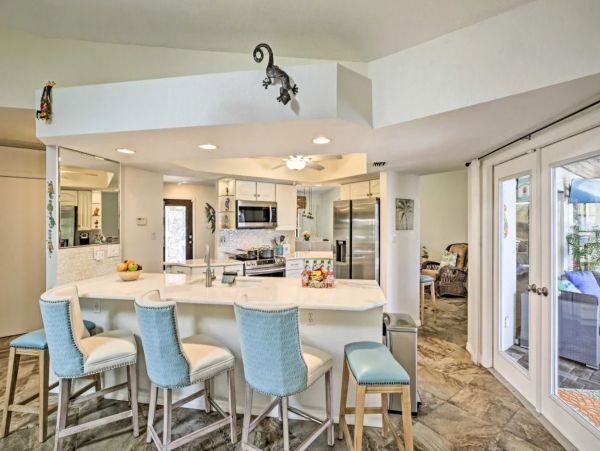 Canalfront 3 Bedroom Vacation Pool Home Sleeps 8 Guests