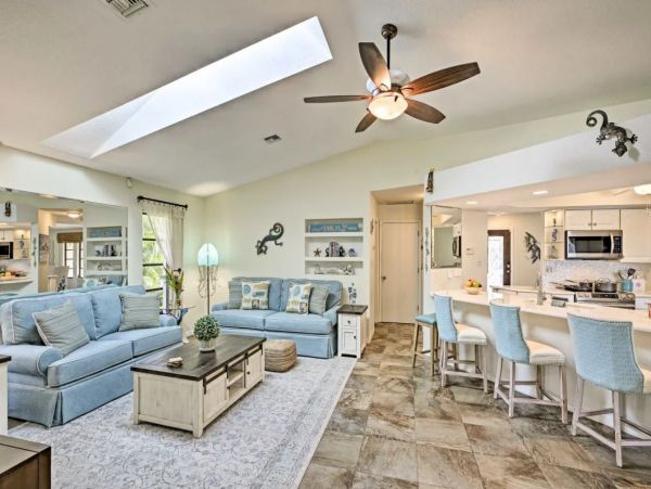 Canalfront 3 Bedroom Vacation Pool Home Sleeps 8 Guests