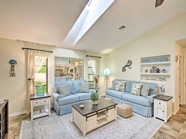 Canalfront 3 Bedroom Vacation Pool Home Sleeps 8 Guests