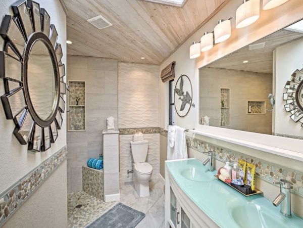 Canalfront 3 Bedroom Vacation Pool Home Sleeps 8 Guests