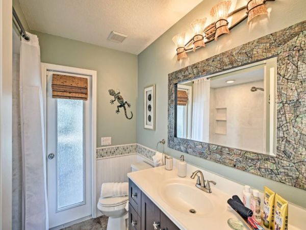 Canalfront 3 Bedroom Vacation Pool Home Sleeps 8 Guests