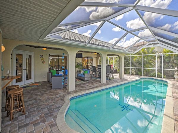 Canalfront 3 Bedroom Vacation Pool Home Sleeps 8 Guests