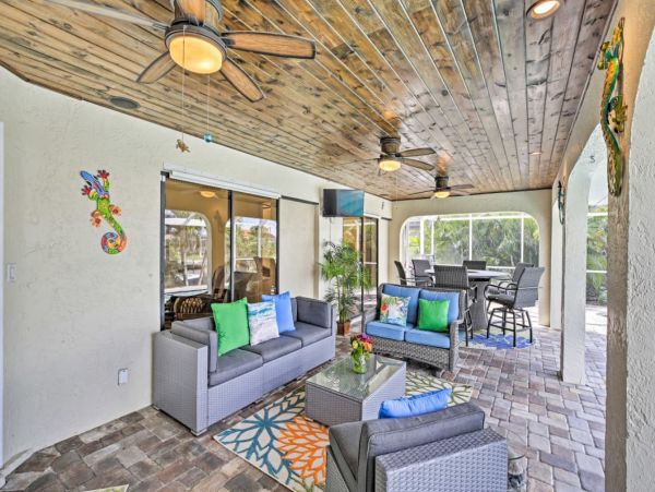 Canalfront 3 Bedroom Vacation Pool Home Sleeps 8 Guests