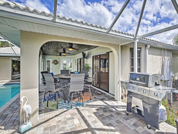 Canalfront 3 Bedroom Vacation Pool Home Sleeps 8 Guests