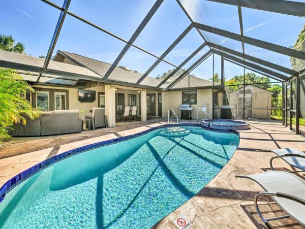 Canal Front Pool Home with 3 Bedrooms in Port Charlotte