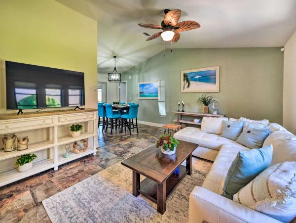 Canal Front Pool Home with 3 Bedrooms in Port Charlotte