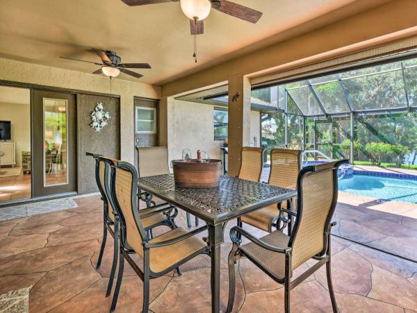 Canal Front Pool Home with 3 Bedrooms in Port Charlotte