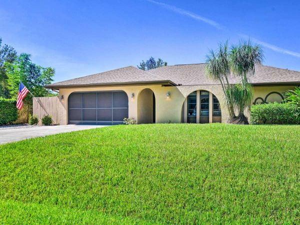 Canal Front Pool Home with 3 Bedrooms in Port Charlotte
